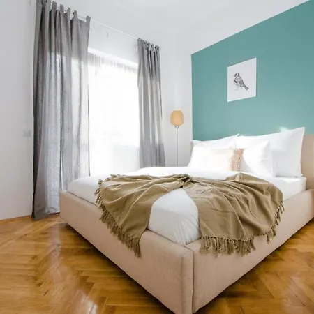 Stylized And Modern In Apartamento Bucarest