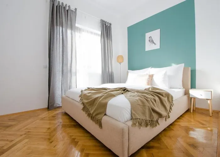 Stylized And Modern In Apartmán Bukurešť